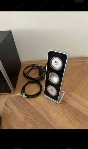 Logitech Z4 2.1 Sound System für PC Lautsprecher Bild 3
