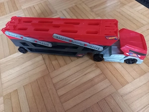 großer Hot Wheel Transporter Bild 2