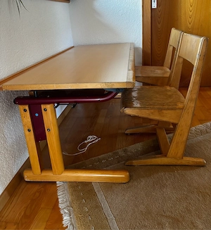 alte Schulbank Bild 2