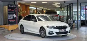 BMW 330 Bild 3