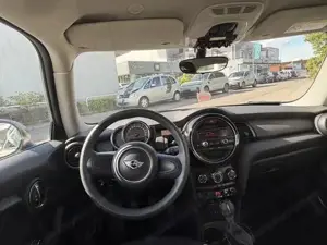 MINI Hatch One First 2015  Bild 2
