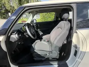 MINI Hatch One First 2015  Bild 3