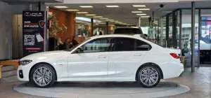 BMW 330 Bild 4