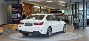 BMW 330 Bild 7