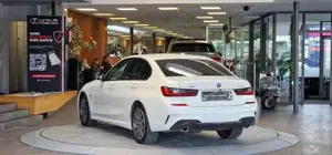 BMW 330 Bild 6