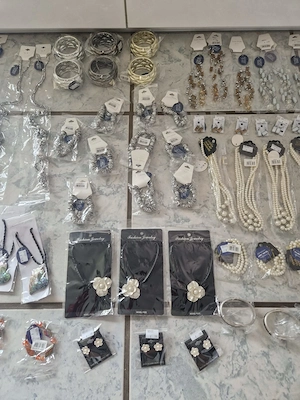 Schmuck Restposten Modeschmuck Flohmarkt Starterpaket Ohrringe Armreifen Markt Verkauf S2 Bild 2