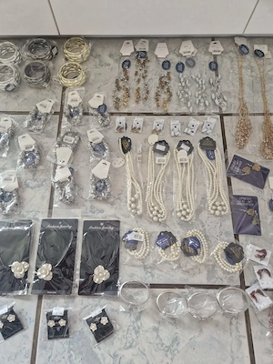 Schmuck Restposten Modeschmuck Flohmarkt Starterpaket Ohrringe Armreifen Markt Verkauf S2 Bild 6