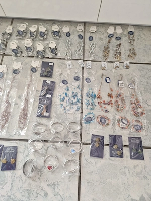 Schmuck Restposten Modeschmuck Flohmarkt Starterpaket Ohrringe Armreifen Markt Verkauf S4 Bild 4