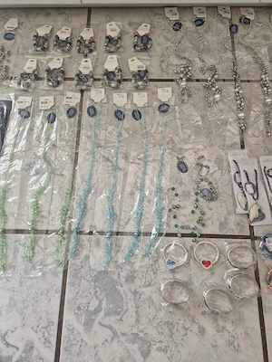 Schmuck Restposten Modeschmuck Flohmarkt Starterpaket Ohrringe Armreifen Markt Verkauf S5 Bild 3