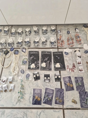 Schmuck Restposten Modeschmuck Flohmarkt Starterpaket Ohrringe Armreifen Markt Verkauf S6 Bild 3