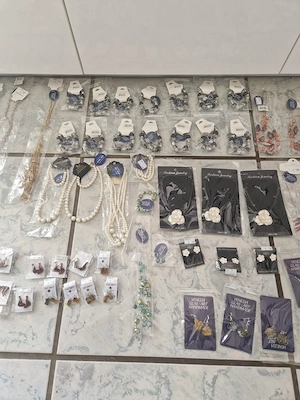 Schmuck Restposten Modeschmuck Flohmarkt Starterpaket Ohrringe Armreifen Markt Verkauf S6 Bild 6