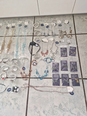 Schmuck Restposten Modeschmuck Flohmarkt Starterpaket Ohrringe Armreifen Markt Verkauf S9 Bild 4