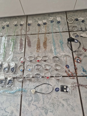 Schmuck Restposten Modeschmuck Flohmarkt Starterpaket Ohrringe Armreifen Markt Verkauf S9 Bild 3