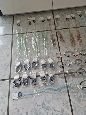 Schmuck Restposten Modeschmuck Flohmarkt Starterpaket Ohrringe Armreifen Markt Verkauf S9 Bild 2