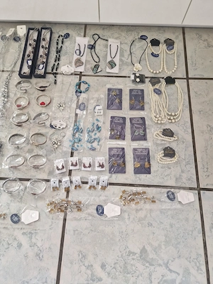 Schmuck Restposten Modeschmuck Flohmarkt Starterpaket Ohrringe Armreifen Markt Verkauf S10 Bild 4