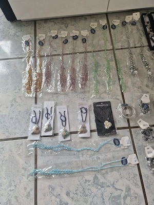 Schmuck Restposten Modeschmuck Flohmarkt Starterpaket Ohrringe Armreifen Markt Verkauf S10 Bild 2