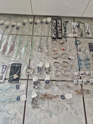 Schmuck Restposten Modeschmuck Flohmarkt Starterpaket Ohrringe Armreifen Markt Verkauf S10 Bild 5