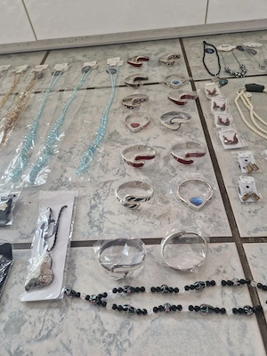 Schmuck Restposten Modeschmuck Flohmarkt Starterpaket Ohrringe Armreifen Markt Verkauf S11 Bild 2