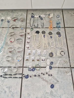 Schmuck Restposten Modeschmuck Flohmarkt Starterpaket Ohrringe Armreifen Markt Verkauf S11 Bild 3