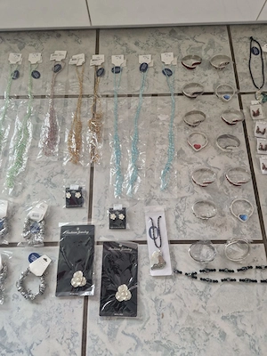 Schmuck Restposten Modeschmuck Flohmarkt Starterpaket Ohrringe Armreifen Markt Verkauf S11 Bild 5