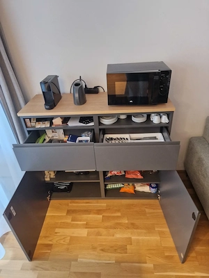 Modernes BEST  Sideboard mit Eichenfurnier-Top   viel Stauraum   nahezu neu Bild 2