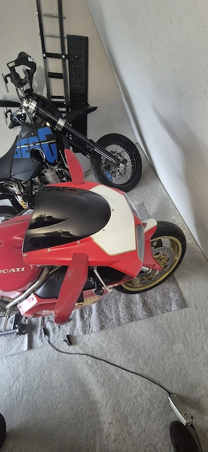 Ducati 748 S  Bild 7