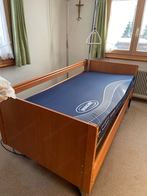 Pflegebett mit Pflegematratze - Invacare Bild 2