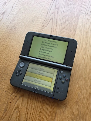 New Nintendo 3DS XL Schwarz + Pokémon Tasche + Zubehör Bild 2