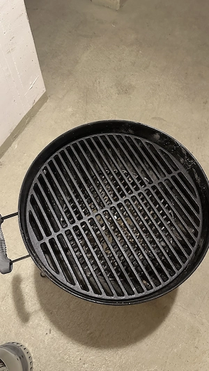 Weber Kugelgrill mit neuem Gusseisenrost, Schutzhülle und Kamin Bild 3