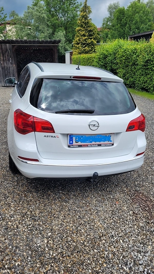 Opel Astra Sports Tourer Bild 3