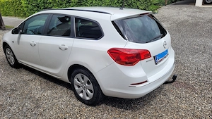 Opel Astra Sports Tourer Bild 2