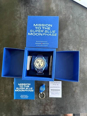 Scwatch X Omega MISSION to the Super Blue Moonphase Bild 3