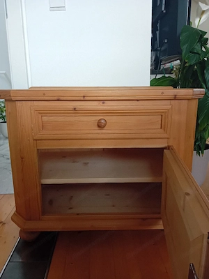 kleine Komode Bild 2