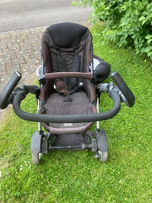 Kinderwagen - Buggy gegen einen 6er Träger Bier