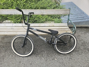 Kinder BMX Fahrrad 20 Zoll   schwarz mit weißen Reifen