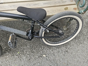 Kinder BMX Fahrrad 20 Zoll   schwarz mit weißen Reifen Bild 3