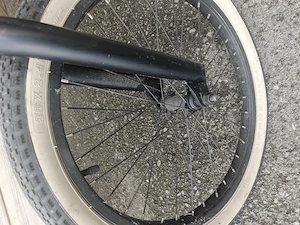 Kinder BMX Fahrrad 20 Zoll   schwarz mit weißen Reifen Bild 2