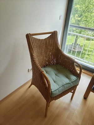 bequemer Korbstuhl