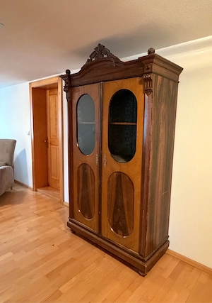 Vitinenschrank Bild 2