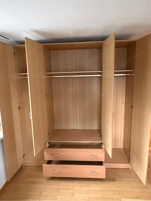 Kleiderschrank Bild 2