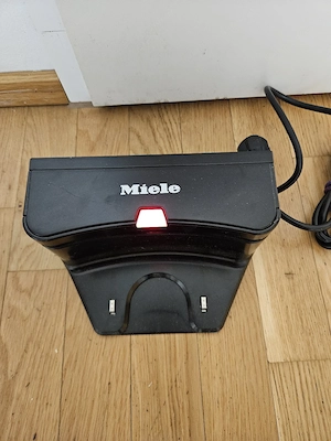 Miele Scout RX1 Red   Intelligenter Saugroboter in Premium Design Bild 4
