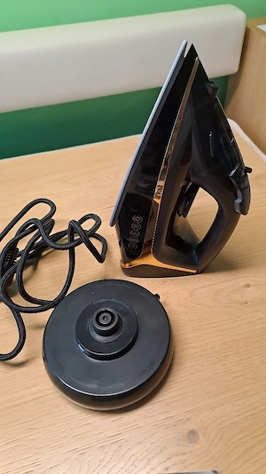 Neues  Clever Clean Damfbügleisen   220-240V   2600W  ohne Kabel Bügeln  währ es will nur Telefonisc
