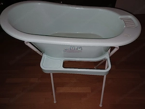 Babybadewanne mit stabilem Ständer