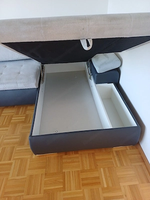 Gepflegte Couch mit Bettfunktion und Stauraum Bild 4