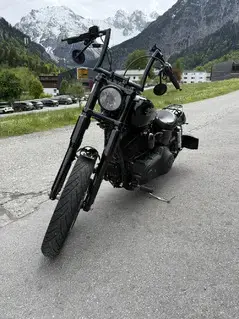 Harley Davidson FXDB Street Bob 2013 - Top Zustand mit vielen Extras Bild 2
