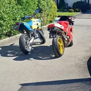 Ducati 748 S  Bild 2