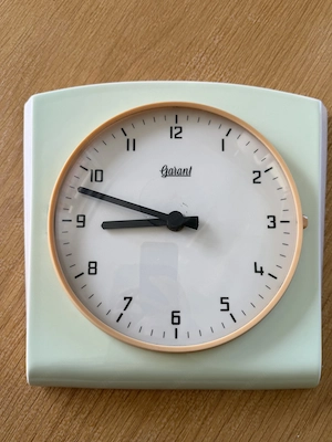 Wunderschöne originale Garant Wanduhr Bild 4