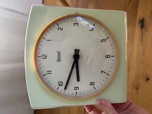 Wunderschöne originale Garant Wanduhr
