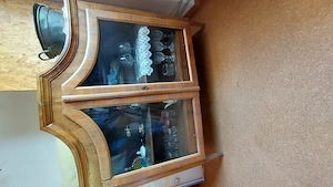 Biedermeier Glaskasten Bild 2