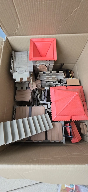 Playmobil Burg plus Gebäude inkl. Pferde, Figuren und Waffen Bild 2